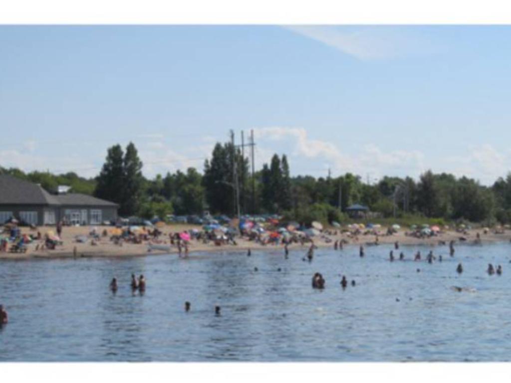Le Gite Du Pecheur Metabetchouan-Lac-a-la-Croix Exterior photo